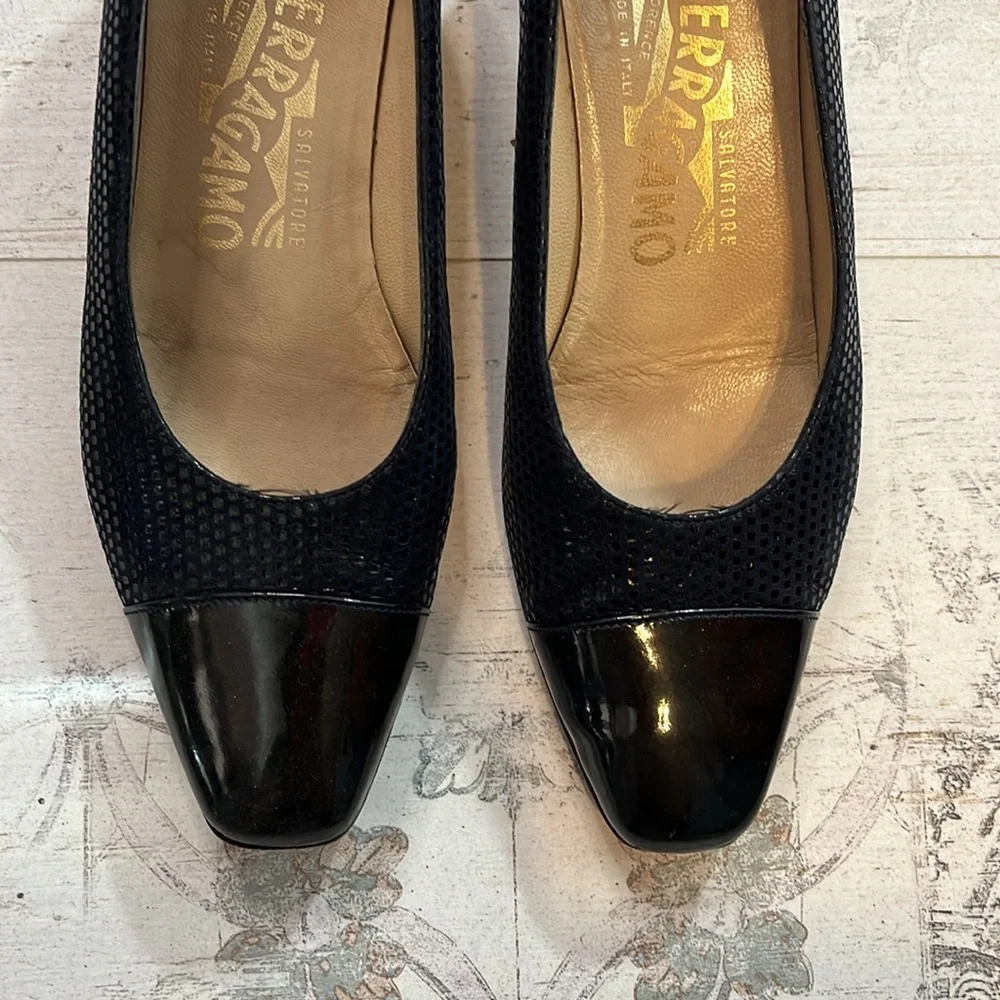 Vintage Salvatore Ferragamo Navy Pebble Suede Heels Size 6